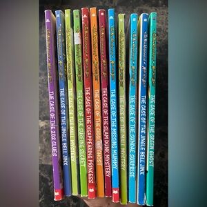 The New Adventures of Mary-Kate and Ashley Books